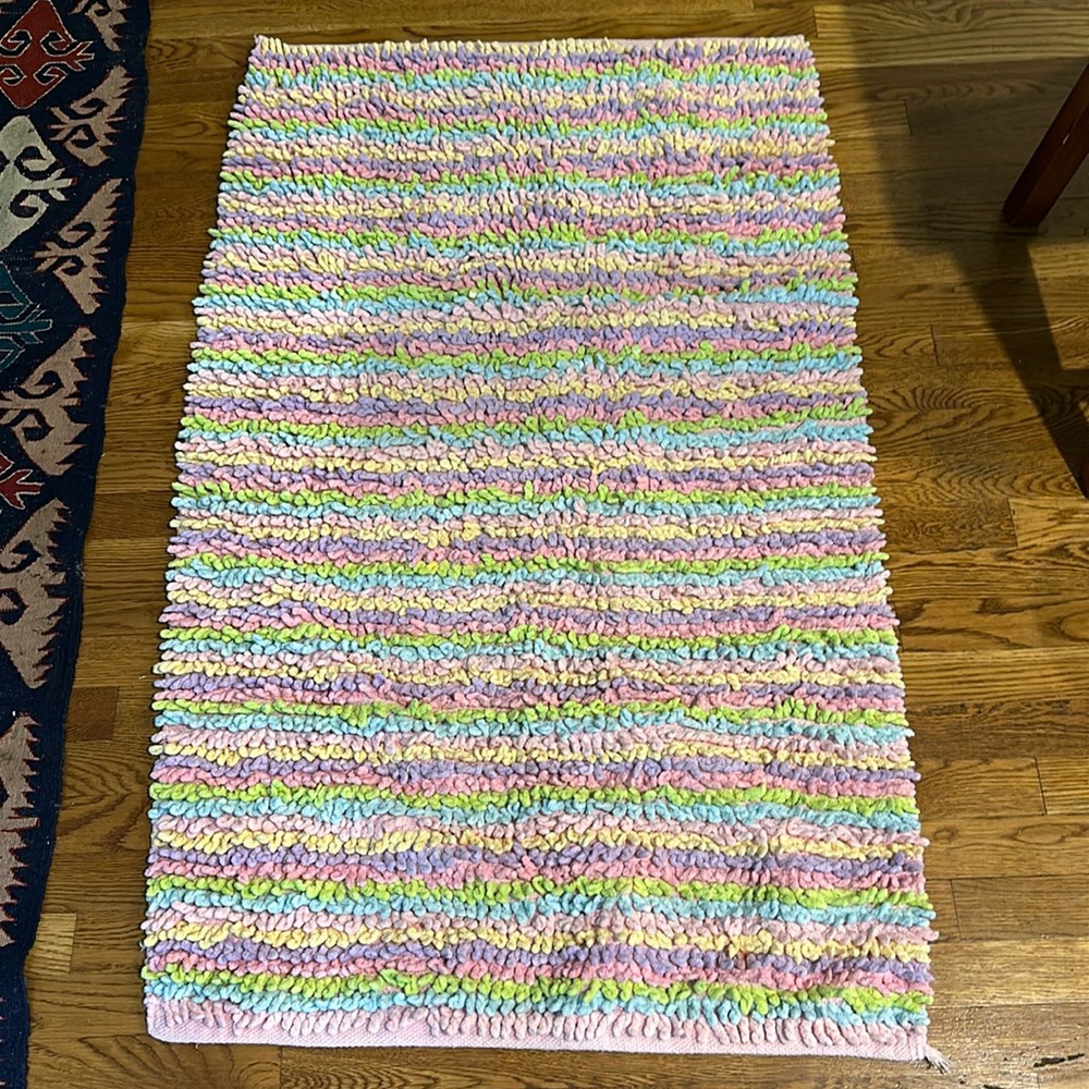 4x2.5 cotton rug. EUC